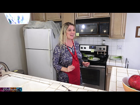 ❤️ A madrasta o ordenha na cozinha antes de sua data Pornuts em pt-br.com-porn-zog.ru
