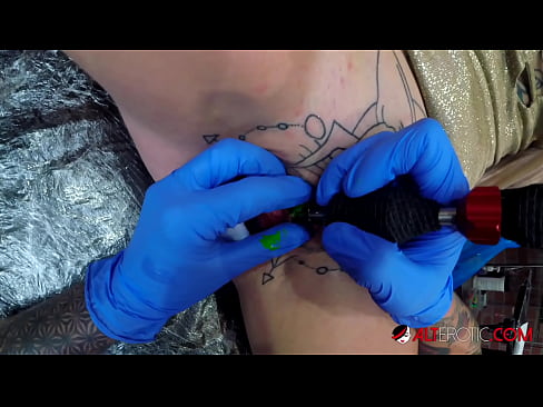 ❤️ Extremamente tatuada, a brasa Sully Savage fez uma tatuagem em seu clítoris Pornuts em pt-br.com-porn-zog.ru
